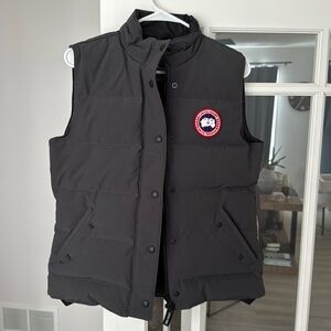 Canada Goose puffer vest size medium like new